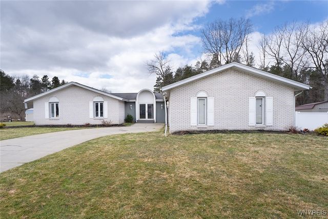 60 Brookedge Road, Cheektowaga, NY 14043