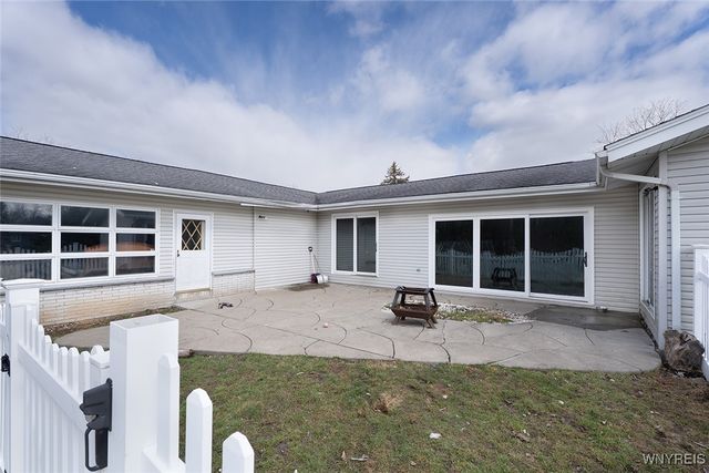 60 Brookedge Road, Cheektowaga, NY 14043