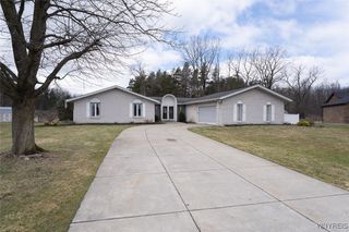 60 Brookedge Road, Cheektowaga, NY 14043