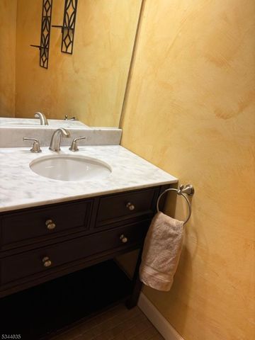 135 Hawthorne Ct, Rockaway Twp., NJ 07866