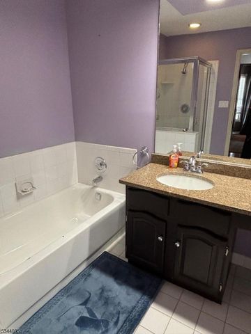 135 Hawthorne Ct, Rockaway Twp., NJ 07866