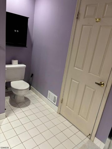 135 Hawthorne Ct, Rockaway Twp., NJ 07866