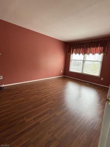 135 Hawthorne Ct, Rockaway Twp., NJ 07866