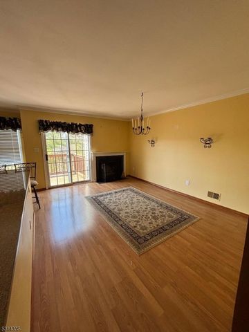 135 Hawthorne Ct, Rockaway Twp., NJ 07866