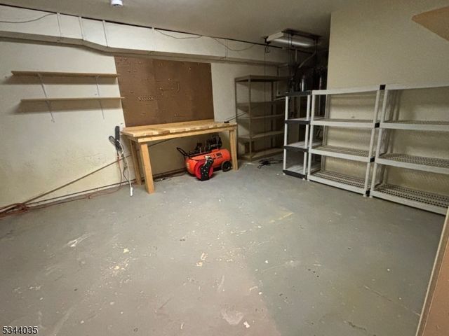 135 Hawthorne Ct, Rockaway Twp., NJ 07866