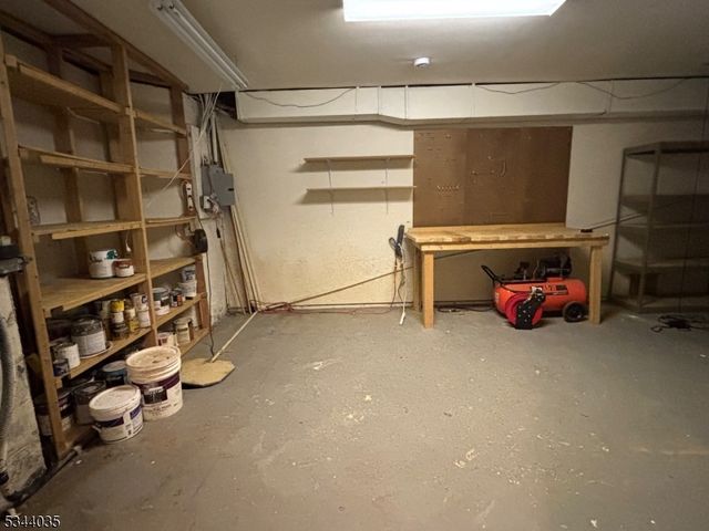 135 Hawthorne Ct, Rockaway Twp., NJ 07866