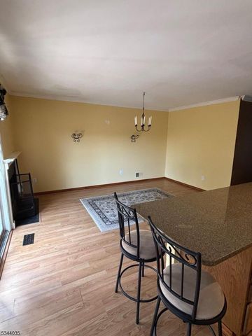 135 Hawthorne Ct, Rockaway Twp., NJ 07866