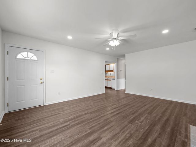 834 S Dogwood Lane, Swansboro, NC 28584