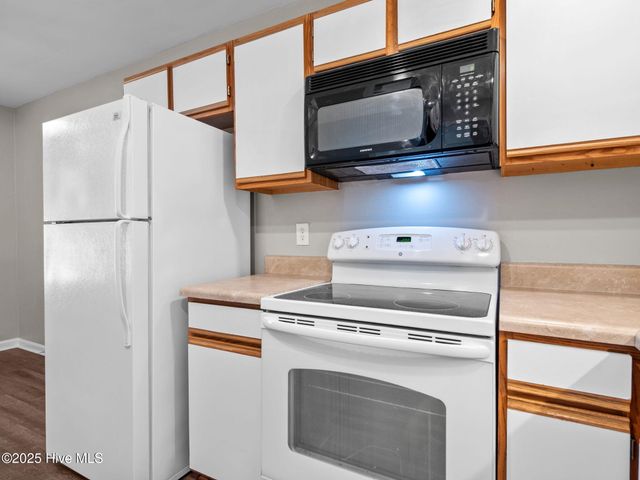 834 S Dogwood Lane, Swansboro, NC 28584