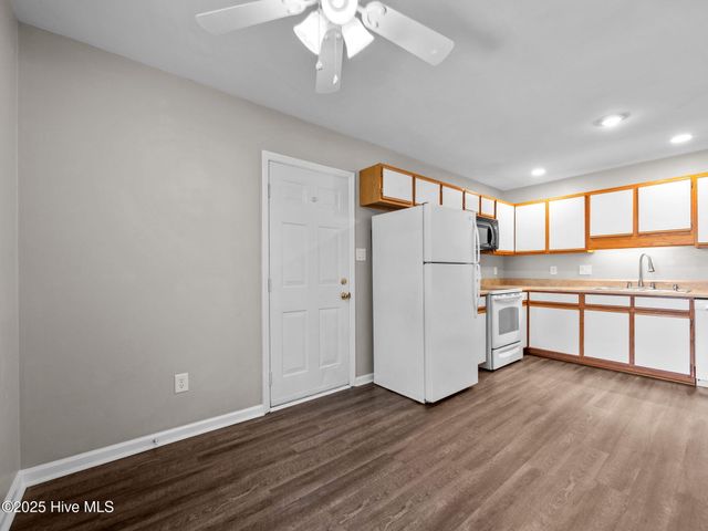 834 S Dogwood Lane, Swansboro, NC 28584