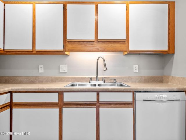 834 S Dogwood Lane, Swansboro, NC 28584