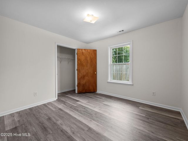 834 S Dogwood Lane, Swansboro, NC 28584