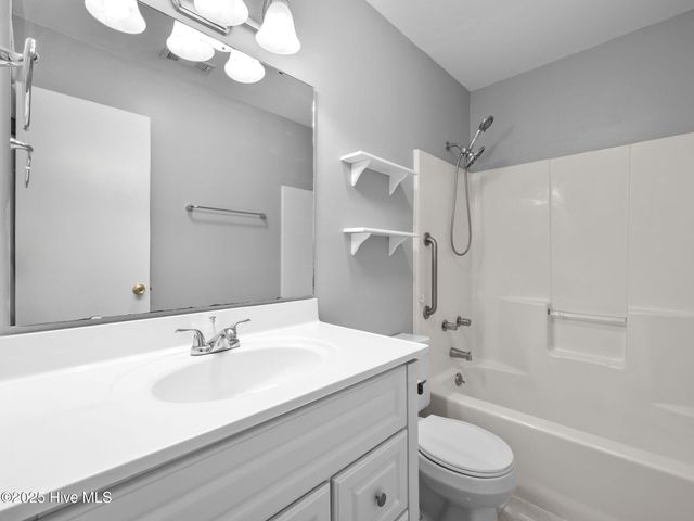 834 S Dogwood Lane, Swansboro, NC 28584