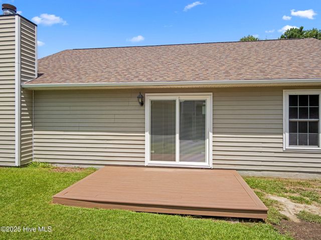 834 S Dogwood Lane, Swansboro, NC 28584