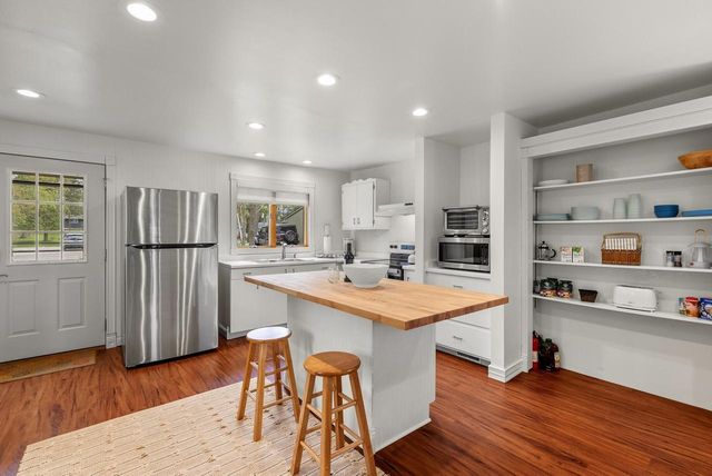 5831 S Hacker DRIVE, West Bend, WI 53095