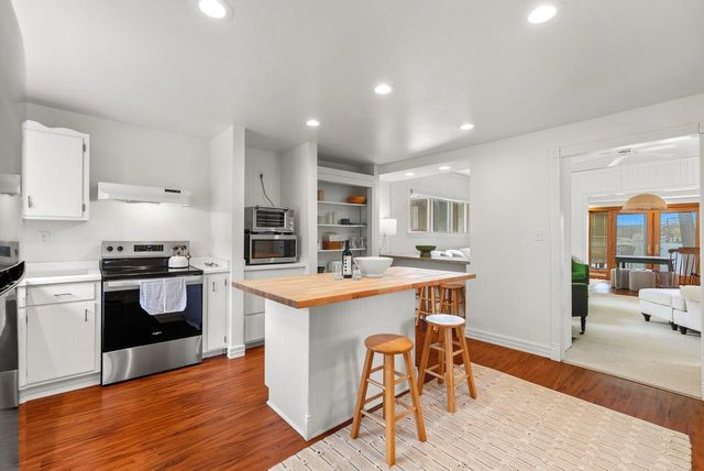 5831 S Hacker DRIVE, West Bend, WI 53095