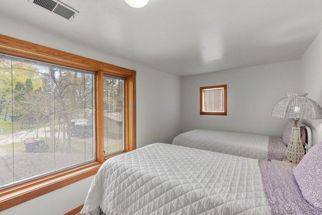 5831 S Hacker DRIVE, West Bend, WI 53095