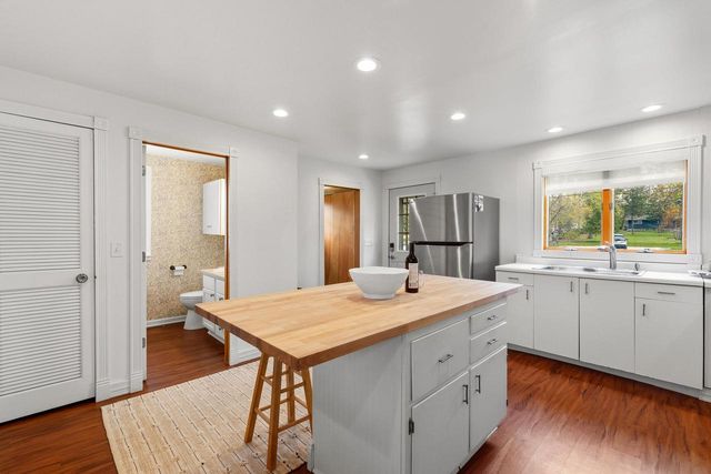5831 S Hacker DRIVE, West Bend, WI 53095
