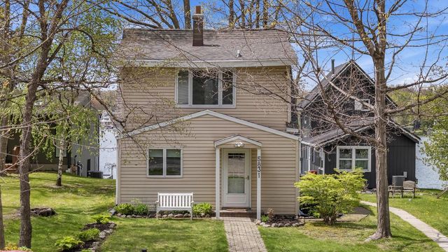 5831 S Hacker DRIVE, West Bend, WI 53095