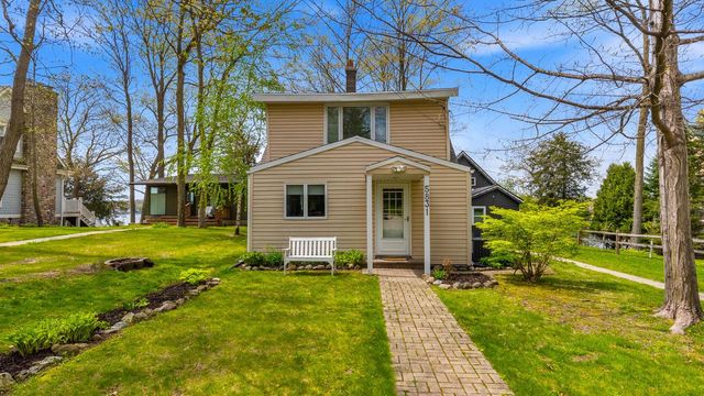 5831 S Hacker DRIVE, West Bend, WI 53095
