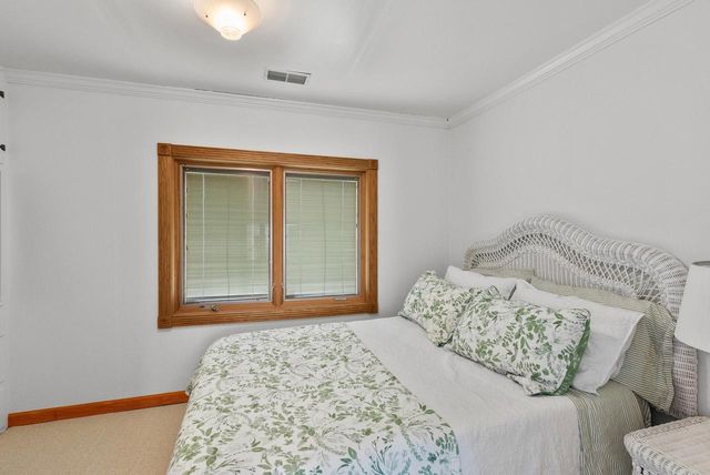 5831 S Hacker DRIVE, West Bend, WI 53095