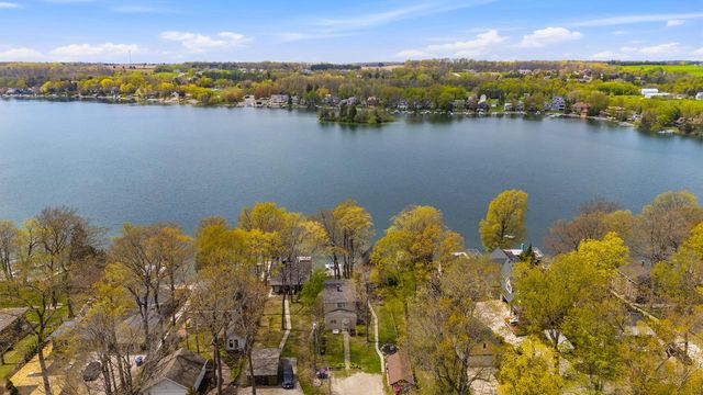 5831 S Hacker DRIVE, West Bend, WI 53095