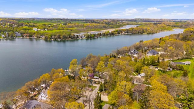 5831 S Hacker DRIVE, West Bend, WI 53095