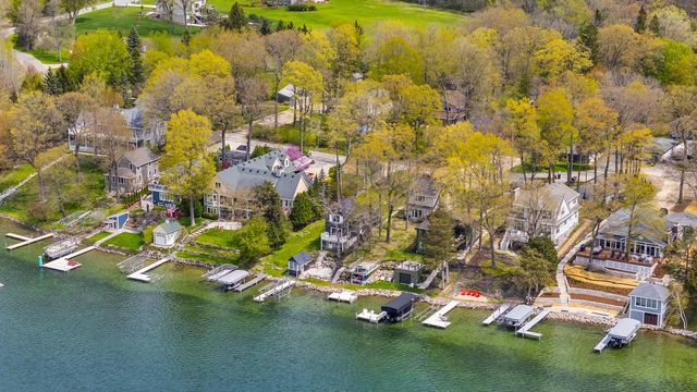 5831 S Hacker DRIVE, West Bend, WI 53095