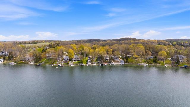 5831 S Hacker DRIVE, West Bend, WI 53095