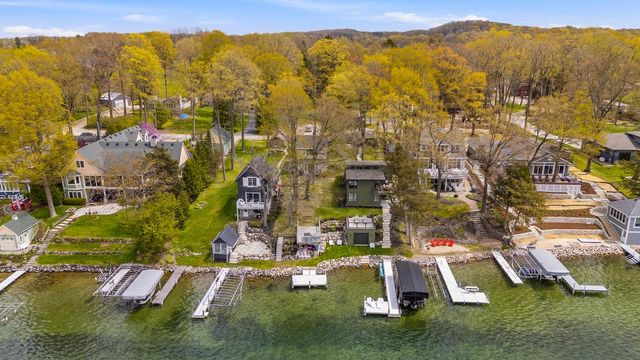 5831 S Hacker DRIVE, West Bend, WI 53095