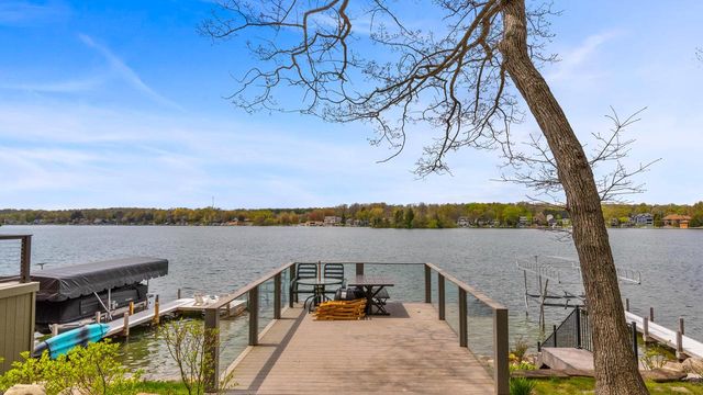 5831 S Hacker DRIVE, West Bend, WI 53095