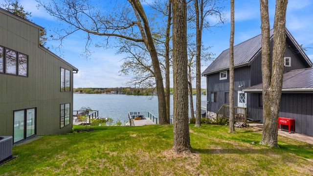 5831 S Hacker DRIVE, West Bend, WI 53095