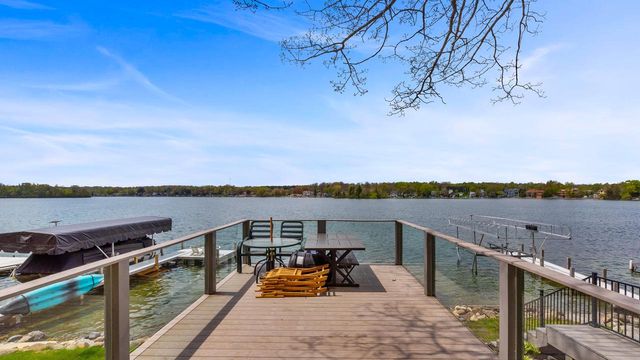 5831 S Hacker DRIVE, West Bend, WI 53095