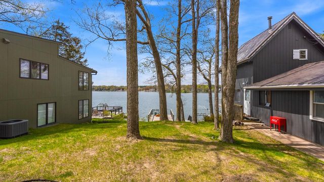 5831 S Hacker DRIVE, West Bend, WI 53095