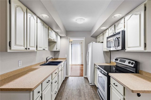 32 Greenwood Park, Pittsford, NY 14534