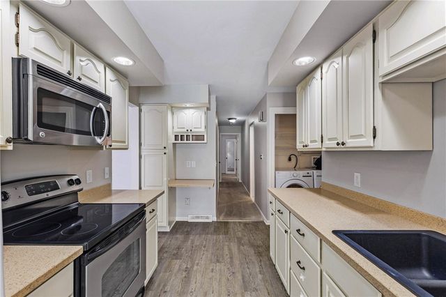 32 Greenwood Park, Pittsford, NY 14534