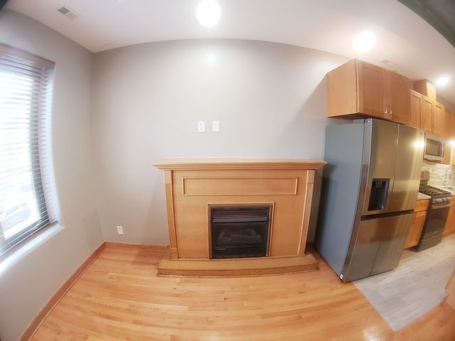 3114 N Lincoln Avenue 2, Chicago, IL 60657