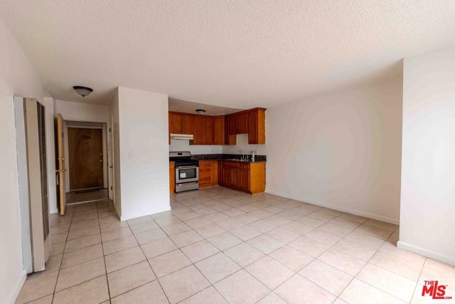 947 S Westmoreland Avenue 203, Los Angeles, CA 90006