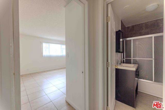 947 S Westmoreland Avenue 203, Los Angeles, CA 90006