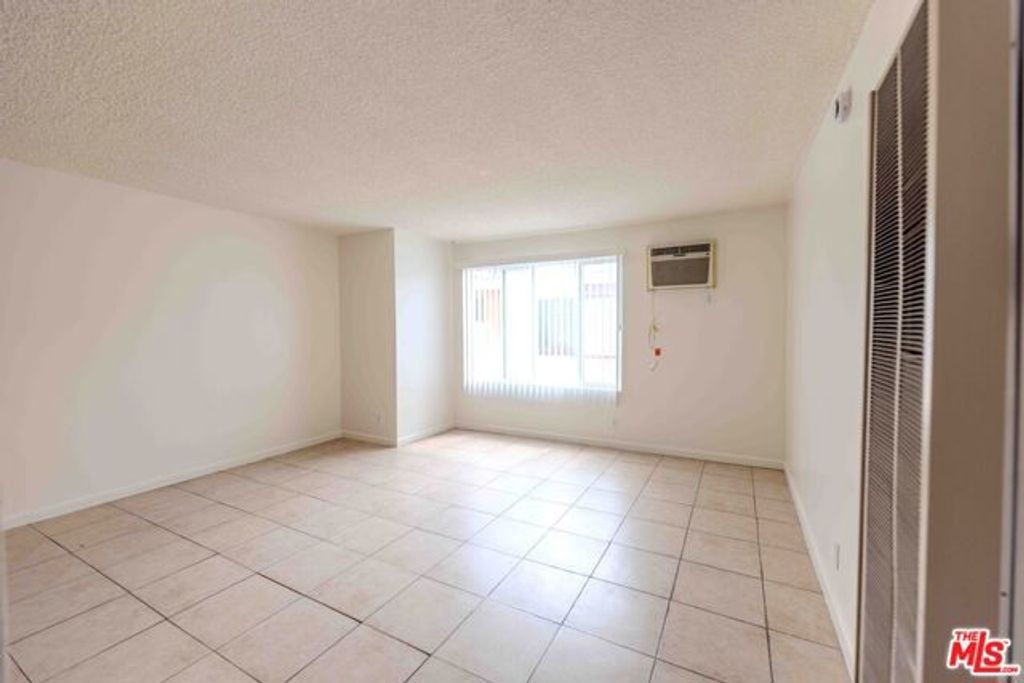 947 S Westmoreland Avenue 203, Los Angeles, CA 90006