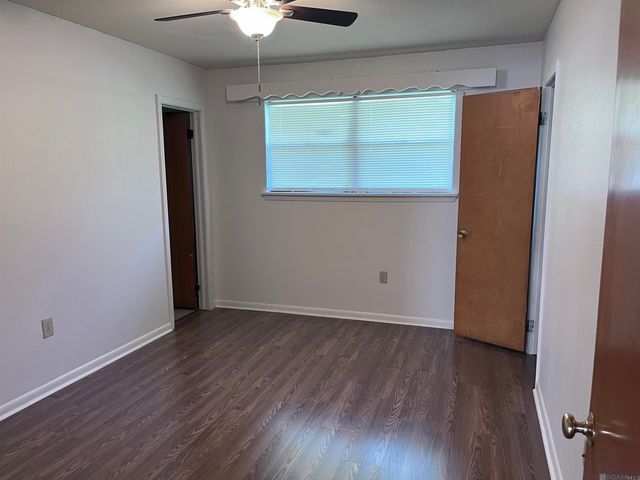 3135 Woodcrest Dr, Baton Rouge, LA 70814