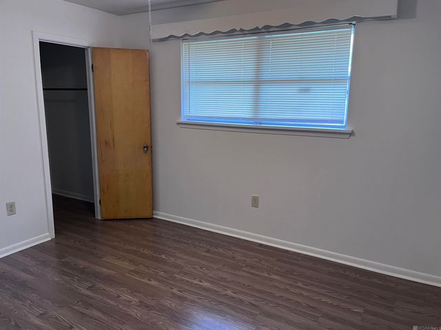 3135 Woodcrest Dr, Baton Rouge, LA 70814