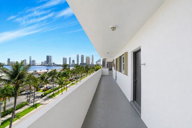 3770 NE 171st St 504, North Miami Beach, FL 33160