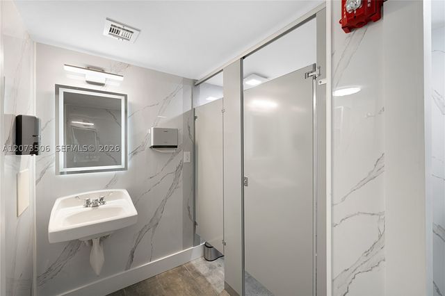 3770 NE 171st St 504, North Miami Beach, FL 33160