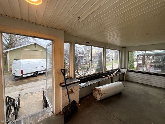 2401 Garden, Cleveland, OH 44109