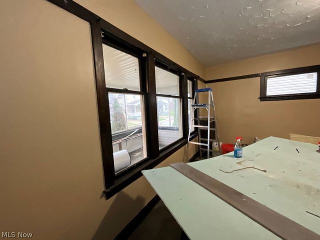 2401 Garden, Cleveland, OH 44109