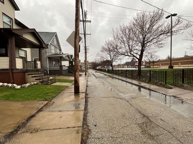 2401 Garden, Cleveland, OH 44109