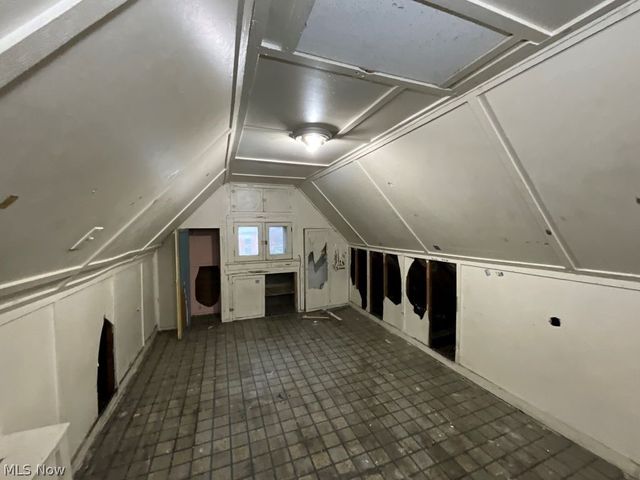 2401 Garden, Cleveland, OH 44109