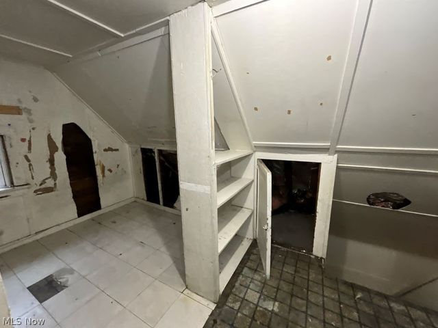 2401 Garden, Cleveland, OH 44109