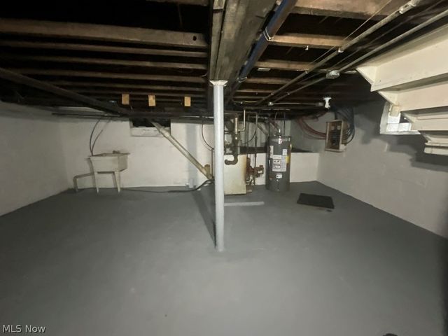 2401 Garden, Cleveland, OH 44109